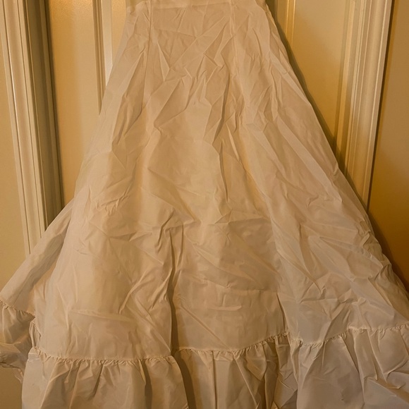 Michaelangelo Wedding dress Ivory Size 8, veil and petticoat - Picture 9 of 9